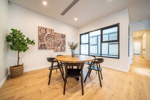 Dining - SYLO Luxury Apartments - LVL 2 (Adelaide)