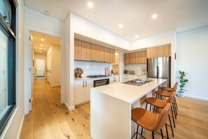 Fridge, microwave, oven, stovetop - SYLO Luxury Apartments - LVL 2 (Adelaide)