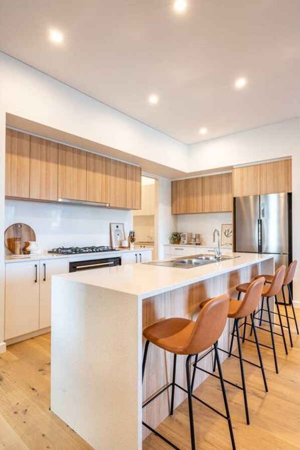 Refrigerador, microondas, horno, placa de cocina