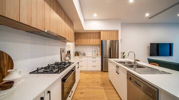 Fridge, microwave, oven, stovetop