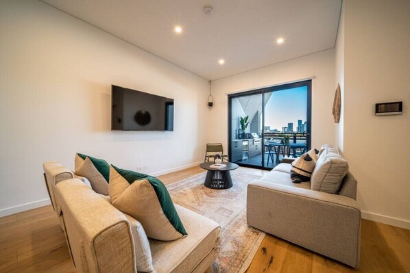 Téléviseur, bureau