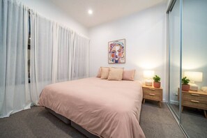 3 bedrooms, desk, iron/ironing board, travel crib