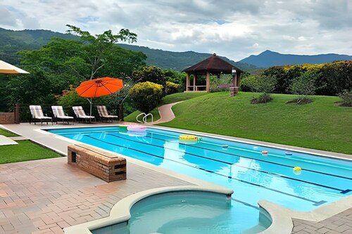 Casa rodeada de naturaleza en Villeta