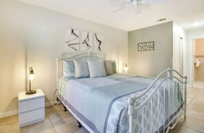 2 bedrooms, iron/ironing board, WiFi, bed sheets - Florida Gem 2-bedroom house in Kissimmee with strong WiFi, AC, and private pool (Kissimmee)