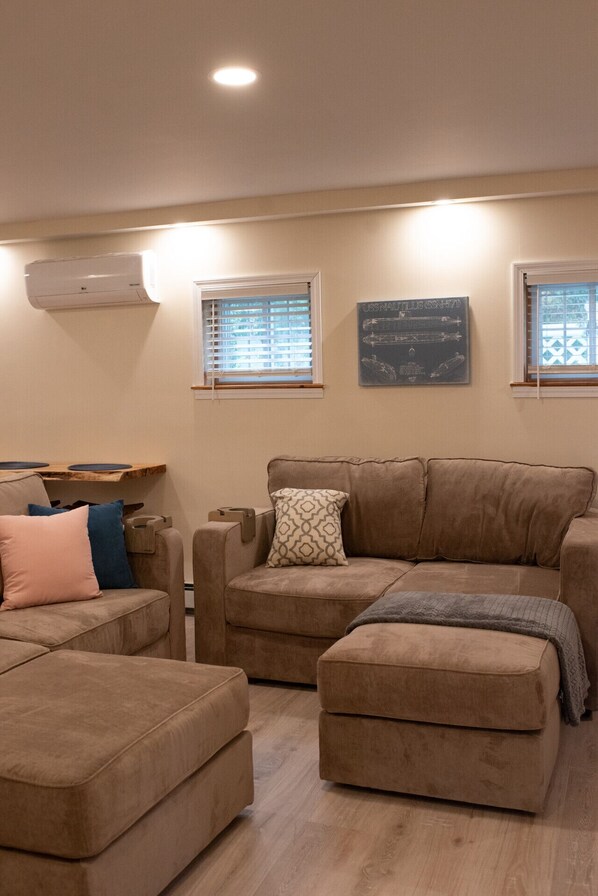 Smart TV - The Nautilus at JS Hubbs Guest House (Hammondsport)