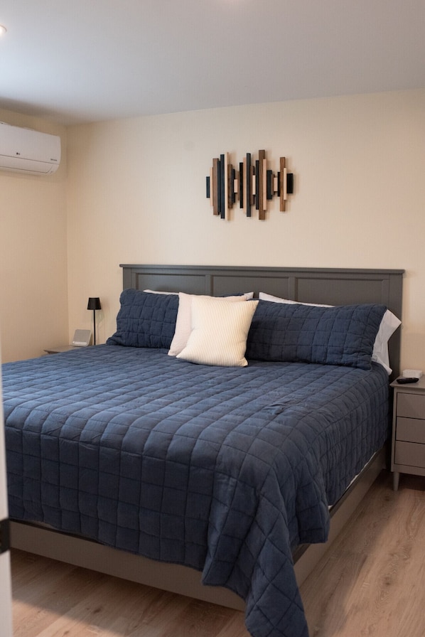 2 habitaciones, tabla de planchar con plancha y cuna de viaje 
