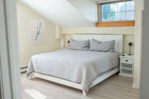 2 bedrooms, iron/ironing board, travel cot, free WiFi