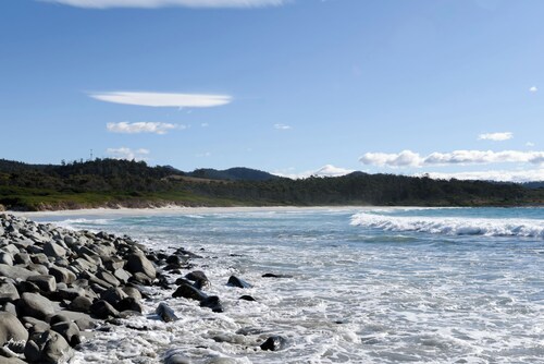 White Sands Coastal Getaway – Steps to the Shore