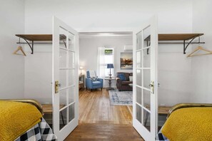 2 chambres, fer et planche à repasser, Wi-Fi gratuit, draps fournis