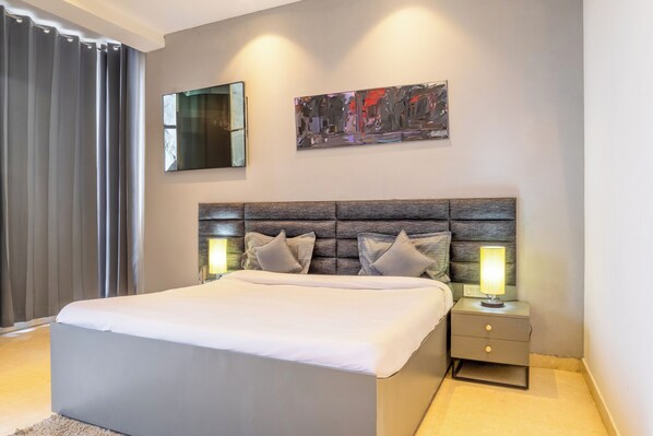 Studio, City View | In-room safe, desk, laptop workspace, blackout drapes - Housr Sector 27 Supermart 1 Gurgaon (Gurugram)