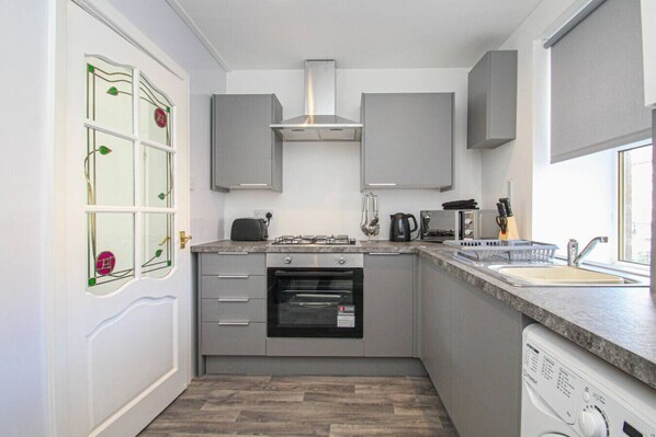 Refrigerador, microondas, horno, placa de cocina