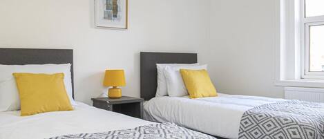 3 bedrooms, desk, iron/ironing board, free WiFi