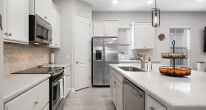 Private Bed/Bathroom in single family home with WiFi and AC in wonderful Orlando