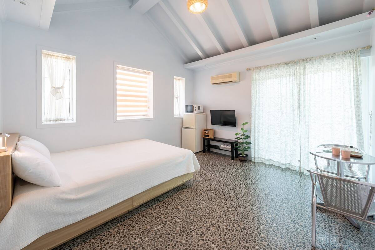 Habitación básica, 1 habitación (pebble) | 1 dormitorio y wifi gratis