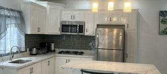Awesome 2-bedroom house with AC in Harbour View