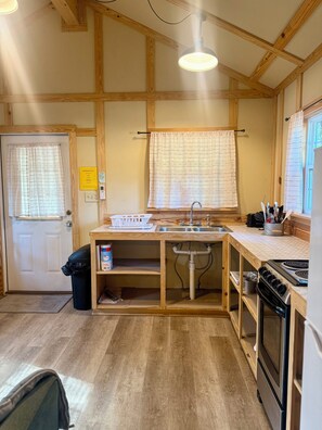 Mikrobølgeovn, ovn og kokeplater