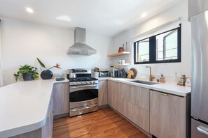 Oven, stovetop, dishwasher