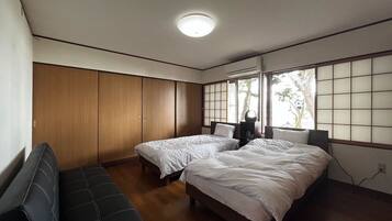 Down duvets, desk, laptop workspace, free WiFi