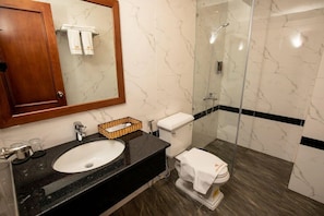 Towels, soap, shampoo, toilet paper - Golden Emerald Resorts (Ho Chi Minh City)