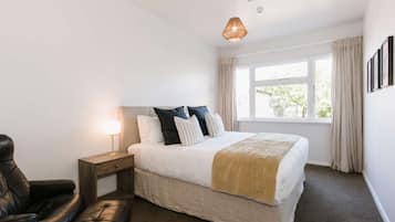 2 Schlafzimmer, Schreibtisch, Bügeleisen/Bügelbrett, WLAN