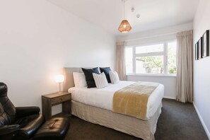 2 bedrooms, desk, iron/ironing board, WiFi