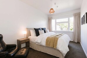 2 bedrooms, desk, iron/ironing board, WiFi