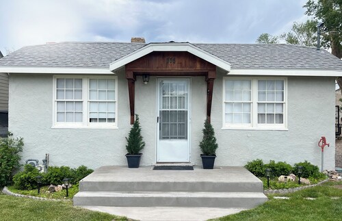 Vintage Cottage–Downtown–Paiute ATV Trail Road–Sleeps 6