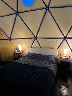 1 bedroom, bed sheets