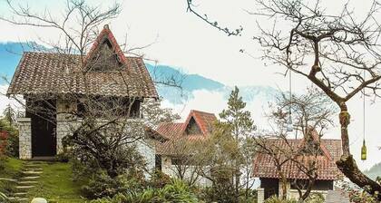 Charming 2-bedroom villa with WiFi, AC in delightful Lào Cai