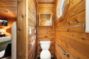 Shower, hair dryer, towels, soap - Toccoa Riverside Cabin: Pet-Friendly, Hot Tub, Firepit & Prime Fishing Retreat (Mineral Bluff)