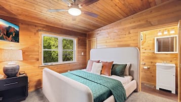 2 bedrooms, in-room safe, desk, iron/ironing board