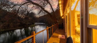 Toccoa Riverside Cabin: Pet-Friendly, Hot Tub, Firepit & Prime Fishing Retreat