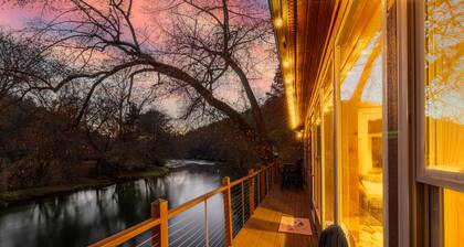 Toccoa Riverside Cabin: Pet-Friendly, Hot Tub, Firepit & Prime Fishing Retreat