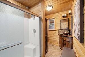 Shower, hair dryer, towels, soap - Toccoa Riverside Cabin: Pet-Friendly, Hot Tub, Firepit & Prime Fishing Retreat (Mineral Bluff)