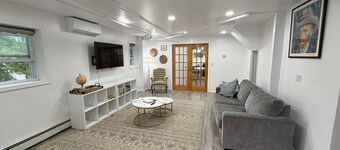 Loft Apartment with full kitchen cozy nook + 2 sofa beds & all modern electronic