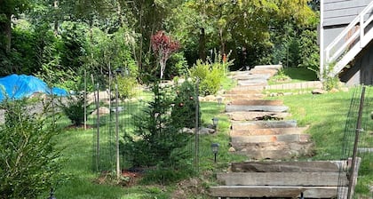 Loft Apartment with full kitchen cozy nook + 2 sofa beds & all modern electronic