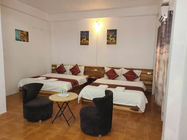 Quadruple Room | Living area - VANG VIENG VICTORY HOSTEL (Vang Vieng)