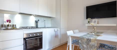 Fridge, microwave, oven, cookware/dishes/utensils