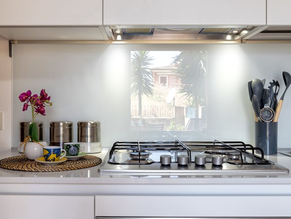 Fridge, microwave, oven, cookware/dishes/utensils