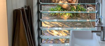 Studio-Couples Getaway  Sunset Bar and Ferry. Dog friendly,small fee applies