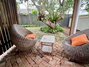 Terrace/patio - Studio-Couples Getaway  Sunset Bar and Ferry. Dog friendly,small fee applies (Iluka)