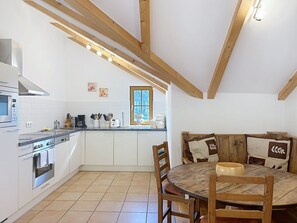 Kühlschrank, Ofen, Geschirrspüler, Kochgeschirr/Geschirr/Besteck
