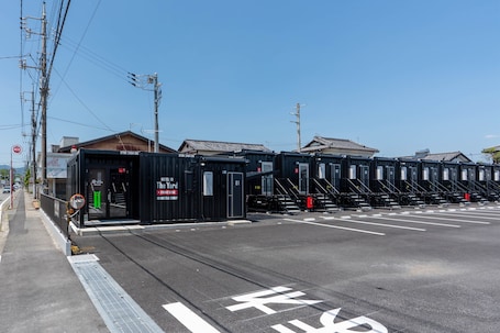 Exterior. HOTEL R9 The Yard Tomiokananokaichi
