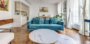 Téléviseur, livres