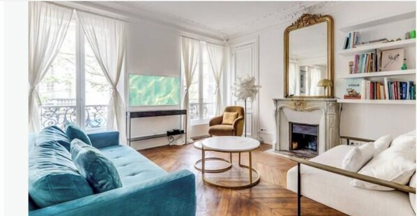 Téléviseur, livres