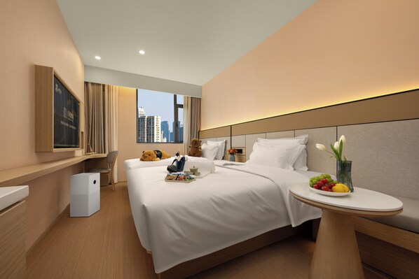 Familie driepersoonskamer, niet-roken, privébadkamer | Verduisterende gordijnen, geluiddichte muren