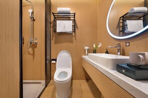 Comfort Double Room, Private Bathroom, City View | Bathroom | Shower, hair dryer, slippers, towels - BAIMAN HOTEL (Beijing)