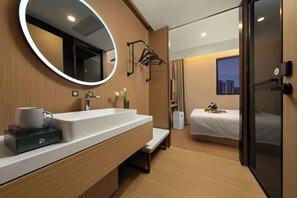 Basic Single Room, Non Smoking, Private Bathroom | Blackout drapes, soundproofing, iron/ironing board, free WiFi - BAIMAN HOTEL (Beijing)