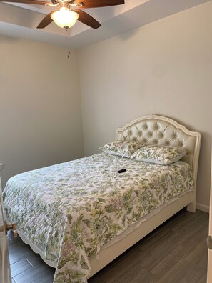 2 bedrooms, iron/ironing board, WiFi, bed sheets