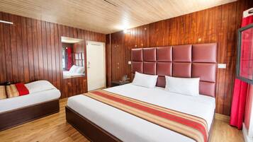 Een kluis op de kamer, een bureau, geluiddichte muren, gratis wifi